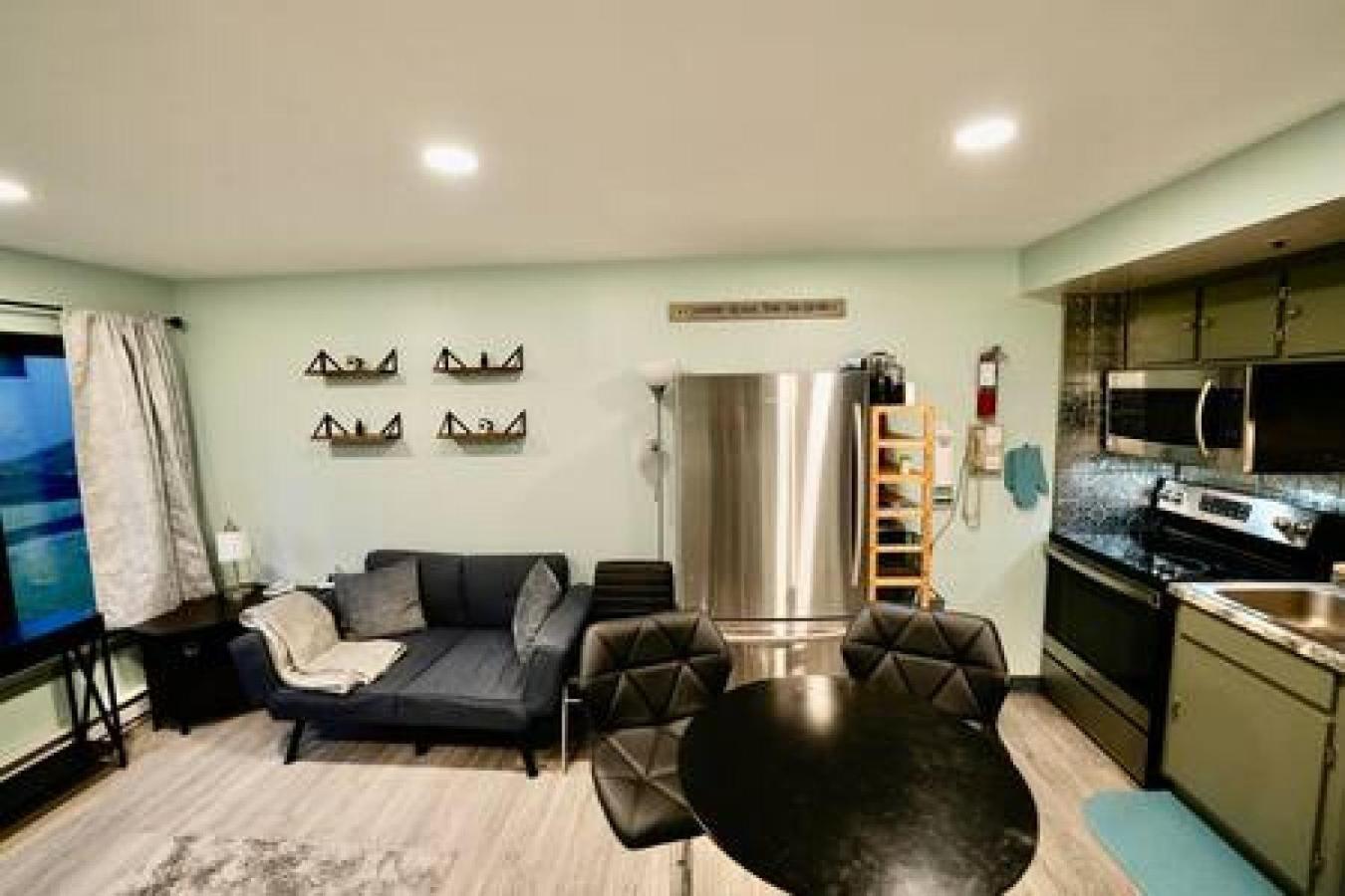Apartment Workspace In Out